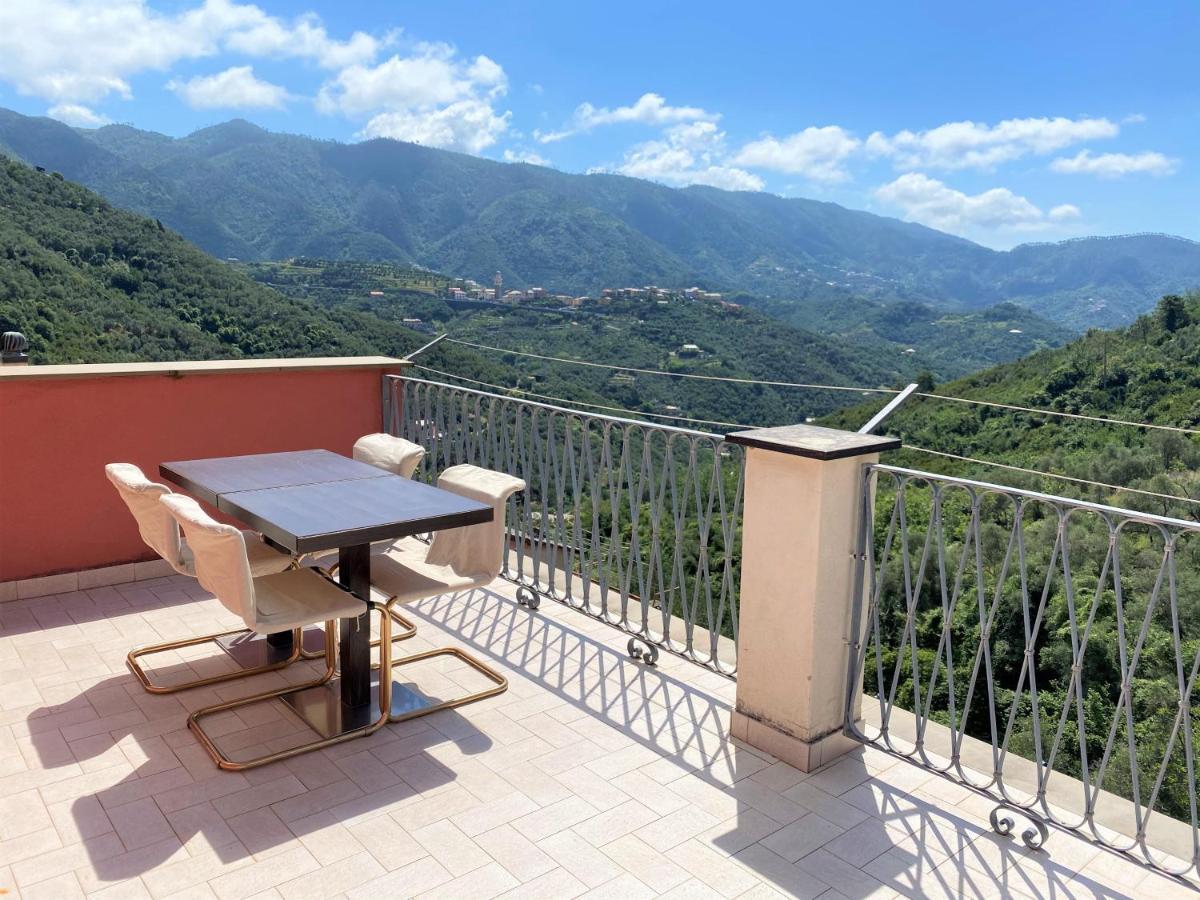 Le Case Della Lizza - Casa Rossa Levanto Bagian luar foto